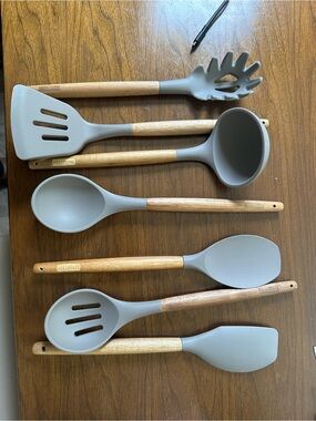 Brandless Gray Silicone & Acadia Wood Kitchen Utensil Set 8 PCs